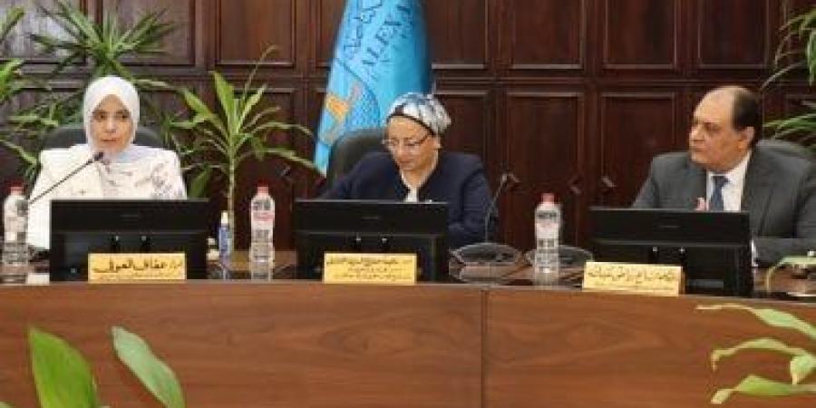 مجلس خدمة المجتمع بجامعة الإسكندرية يناقش خطط التحول الرقمي وترشيد الطاقة وتعزيز الاستدامة