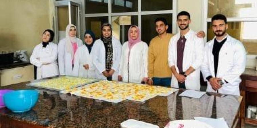 من قشور الفاكهة لمنتجات صديقة البيئة.. مشروع تخرج لطلاب علوم الأغذية بجامعة الزقازيق