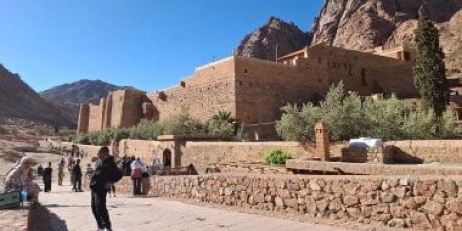 سانت كاترين تستقبل 449 سائحا وزائرا من مختلف الجنسيات لزيارة الدير وجبل موسى