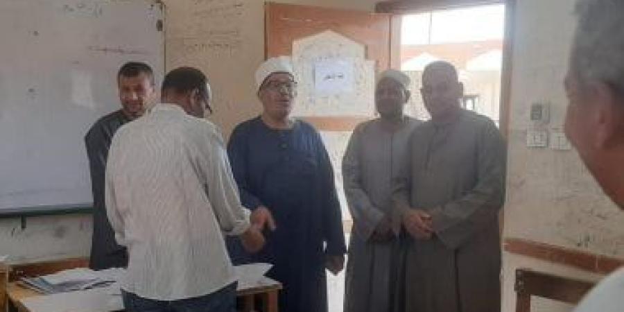 منطقة الأقصر الأزهرية تواصل متابعة تصحيح الشهادتين الابتدائية والإعدادية