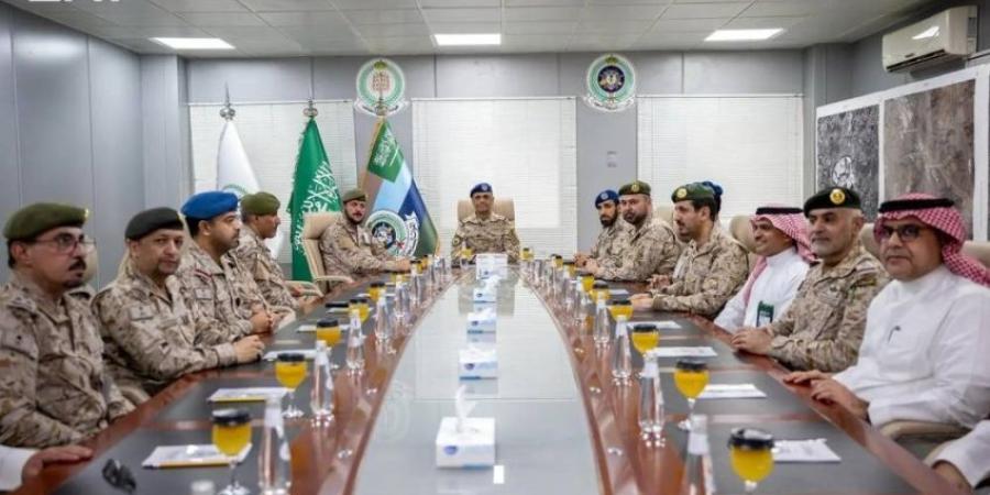 العمري يتفقد جاهزية القوات المسلحة بالحج