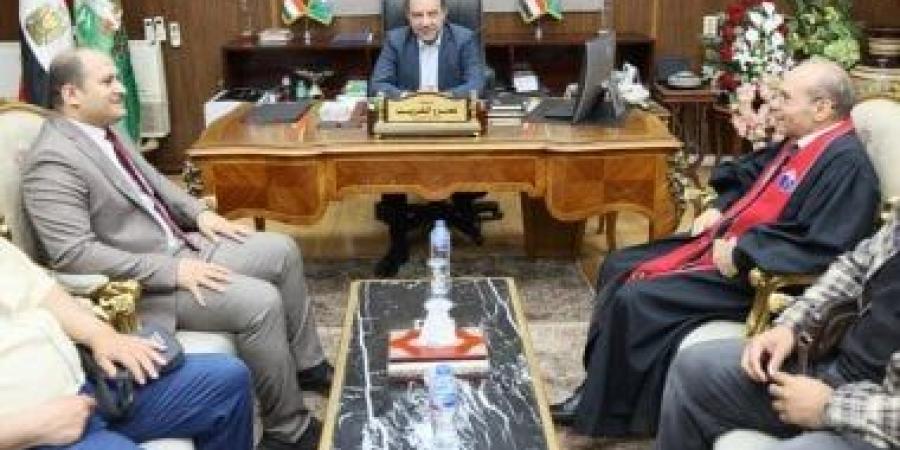 محافظ المنوفية يستقبل وفد الكنيسة الإنجيلية لتقديم التهنئة بعيد الأضحى