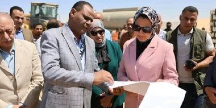 محافظ الوادي الجديد تتفقد موقع إنشاء "شلاتر" إيواء الكلاب الضالة بالخارجة