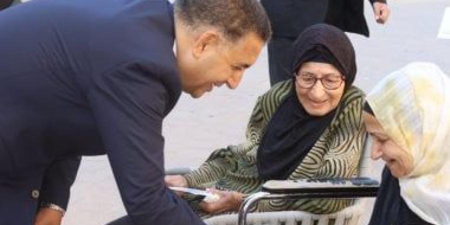 محافظ القليوبية يشارك نزيلات دار الصديق للمسنات بالعبور فرحة عيد الأضحى