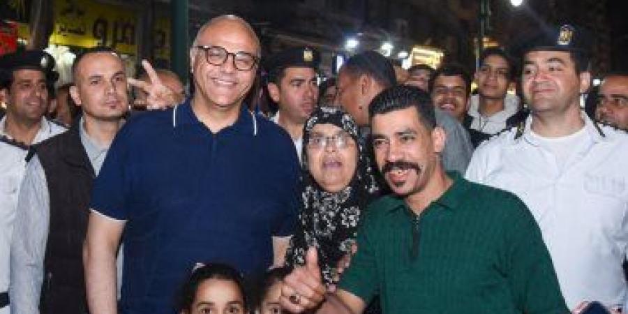 محافظ الإسكندرية يتابع الخدمات بحي المنتزه ثان ويستمع للمواطنين.. صور