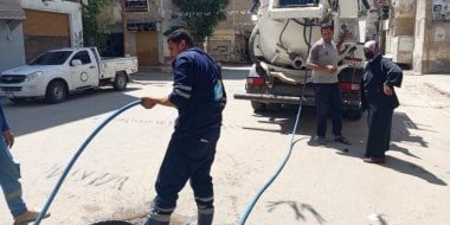 استجابة للمواطنين.. محافظ كفر الشيخ يوجه بصيانة شبكة الصرف الصحي بدسوق