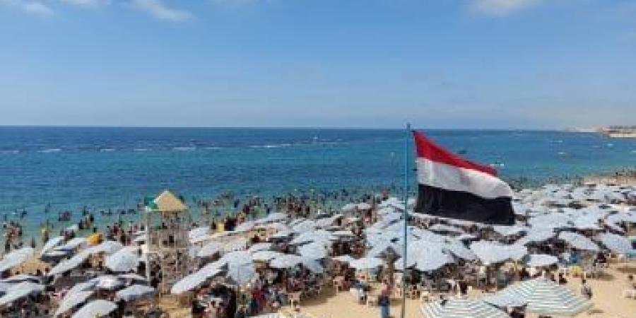 شواطئ الإسكندرية تستقبل نحو ربع مليون زائر خلال أيام عيد الأضحى المبارك