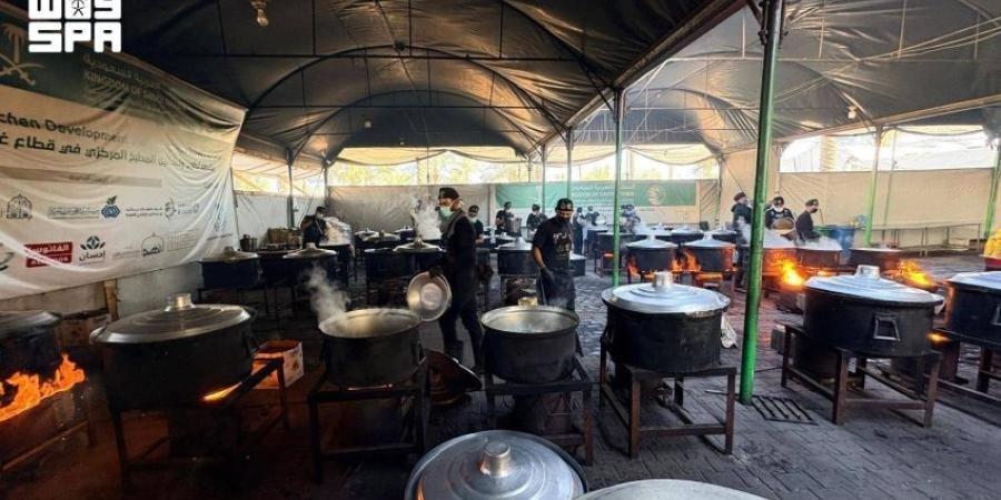 25,000 وجبة غذائية ساخنة في قطاع غزة
