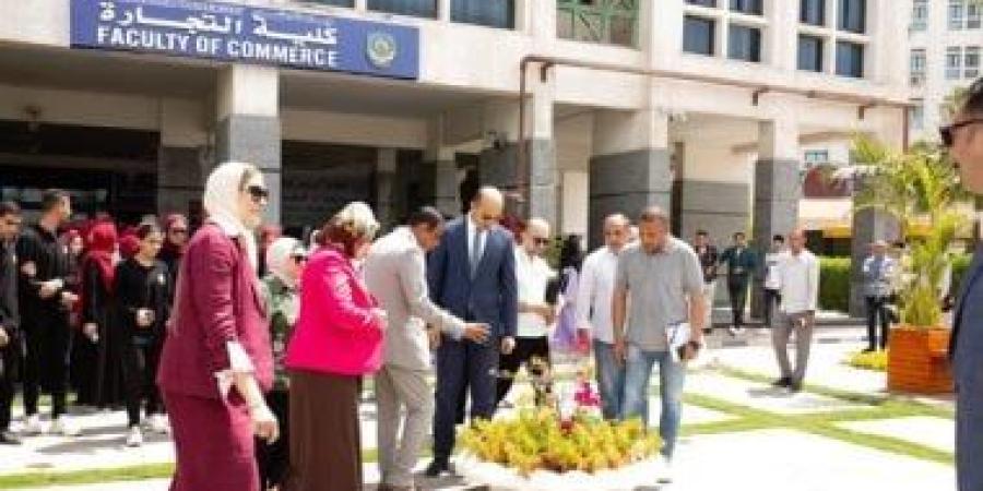 جامعة دمنهور تنهي المرحلة الأولى من تطوير اللاندسكيب بتقنيات ترشيد المياه