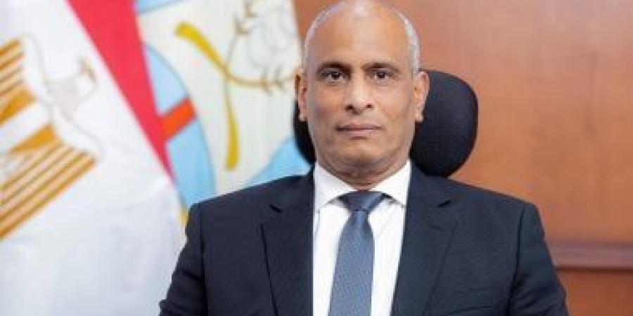 ضبط 10 أطنان أعلاف أسماك مجهولة المصدر و491 عبوة غذائية غير صالحة بكفر الشيخ
