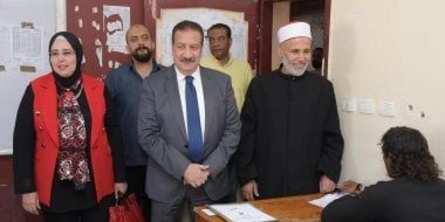 محافظ بورسعيد يتابع سير امتحانات الثانوية الأزهرية ويوجه بتوفير الأجواء المناسبة