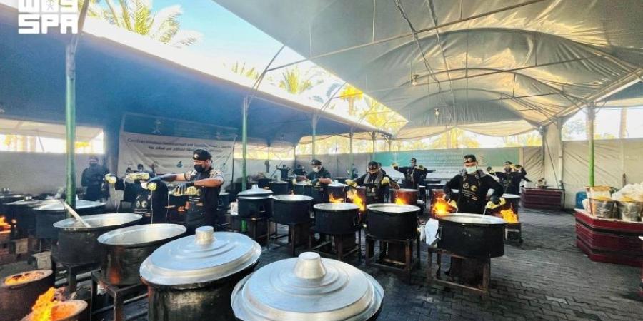 دعم سعودي لقطاع غزة بـ(25,000) وجبة غذائية ساخنة