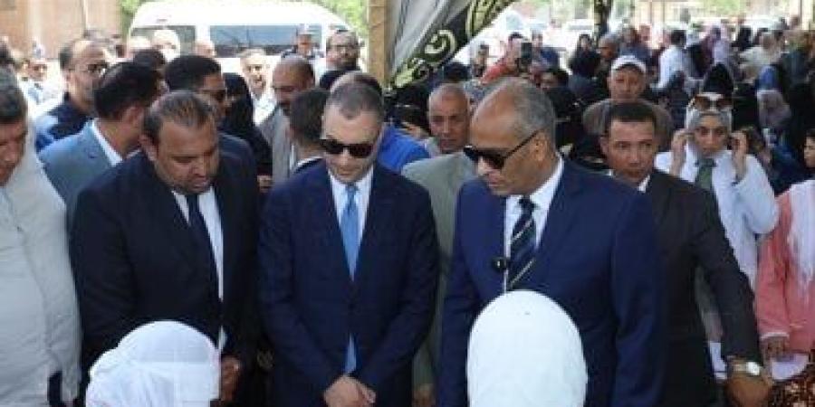 قافلة طبية شاملة بكفر الشيخ تقدم خدمات مجانية للأهالى بقلين.. صور
