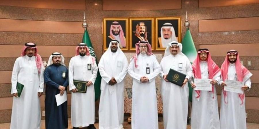 رئيس جامعة المؤسس يكرّم طلبة ومنسوبي الجامعة المشاركين في خدمة الحجاج