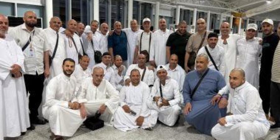 فرحة بوصول 232 حاجا لكفر الشيخ.. استقبال حافل من الأهالي.. صور