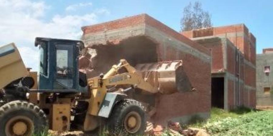 محافظ كفر الشيخ: تنفيذ 17 قرار إزالة بمساحة 1760 بمركزى فوه وقلين