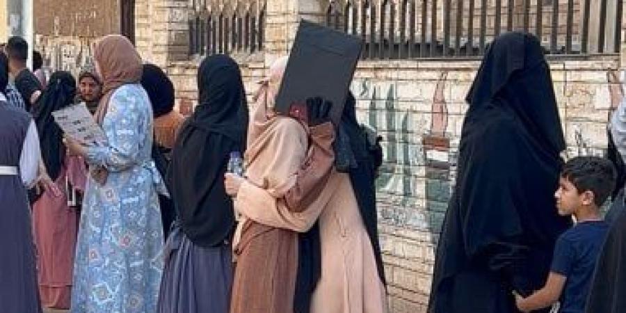 اختلاف آراء طلاب الثانوية الأزهرية حول بعض النقاط فى الكيمياء بالدقهلية.. فيديو