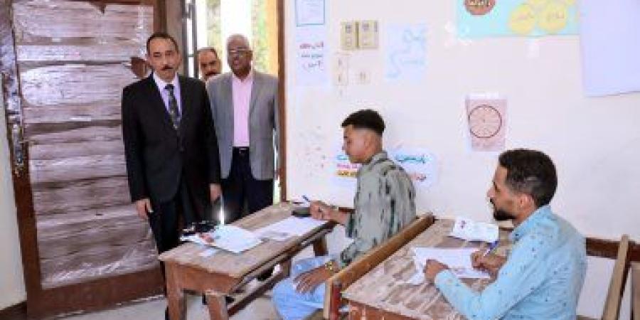محافظ سوهاج يتفقد لجان الثانوية العامة بمدارس حى غرب وأخميم وحى شرق.. فيديو
