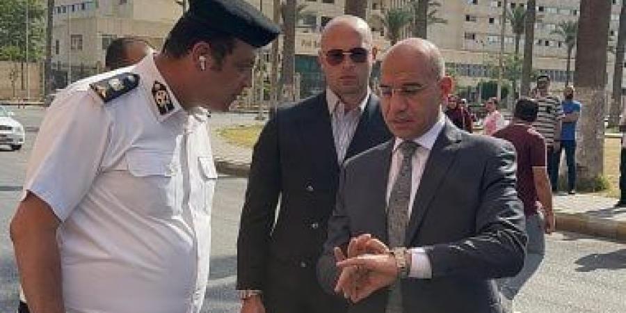 مدير أمن بورسعيد يتفقد محيط لجان الثانوية العامة.. صور وفيديو
