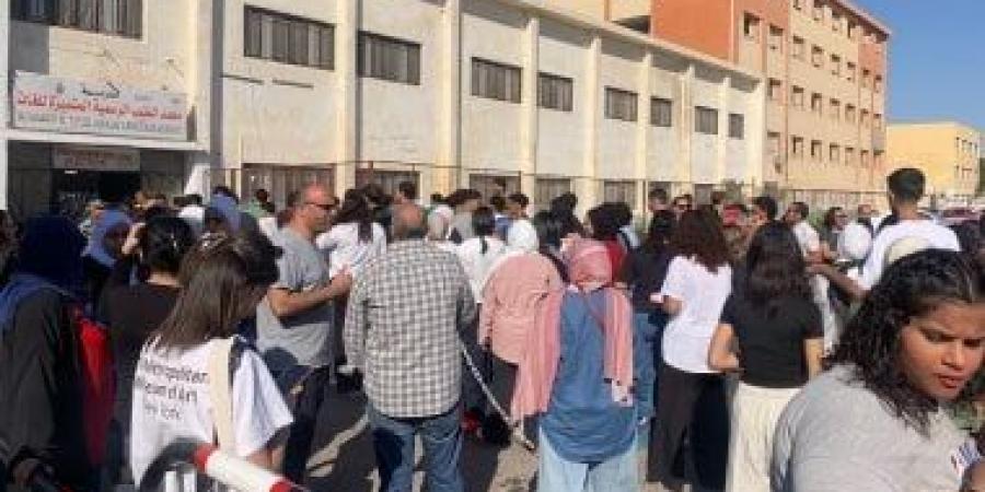 4432 طالب وطالبة يؤدون امتحانات الثانوية العامة بالبحر الأحمر.. فيديو