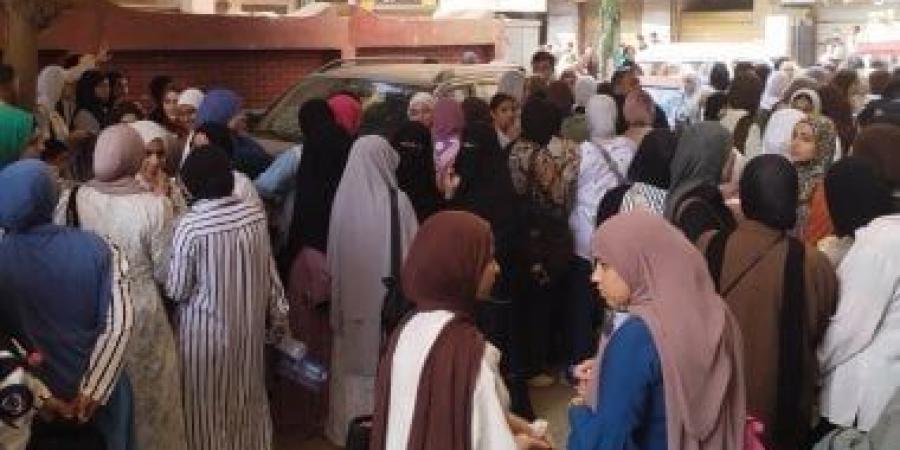 51 ألف 553 طالب وطالبة بالقليوبية يتوافدون على لجان الثانوية العامة.. فيديو