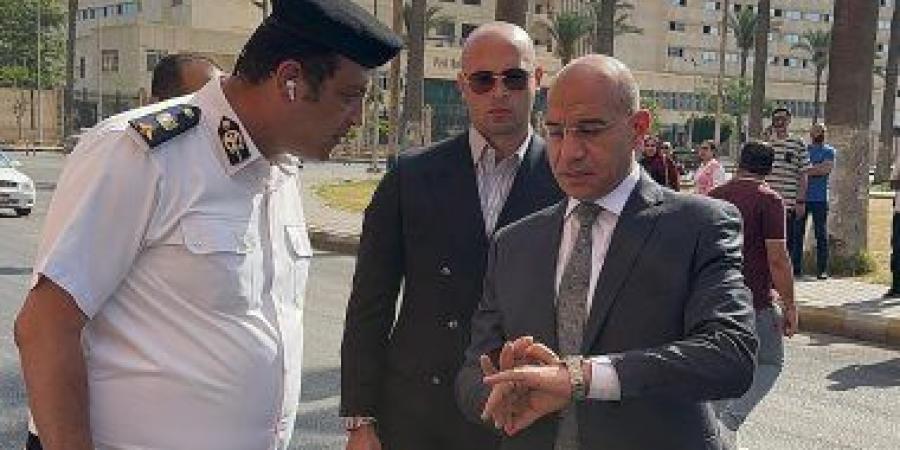 مدير أمن بورسعيد يتفقد محيط لجان الثانوية العامة.. صور