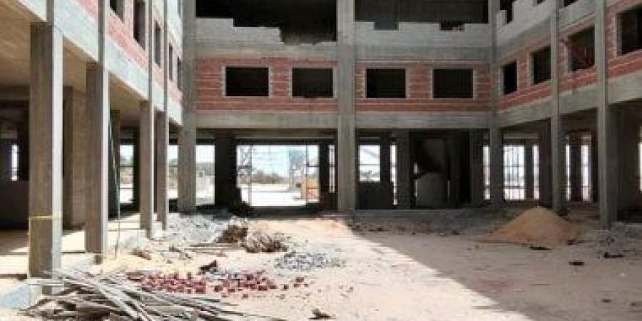 محافظ الوادى الجديد: استكمال إنشاء أكبر مستشفى بالفرافرة