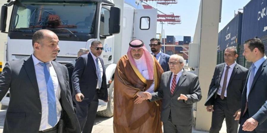 انطلاق أول حاوية من بيروت إلى ميناء جدة