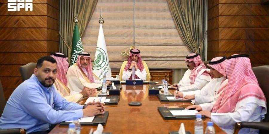 محافظ جدة يطّلع على مشاريع المياه والبنية التحتية للمحافظة