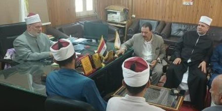 رئيس سوهاج الأزهرية يلتقي أعضاء لجنة المصالحات لإنهاء الخصومات الثأرية