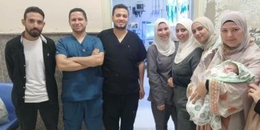 فريق حضانات الفشن المركزى ينقذ طفلة بعد 20 يوماً على جهاز التنفس الصناعى