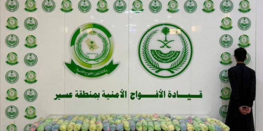 الأفواج الأمنية تقبض على مواطن لترويجه (19) كيلو جرامًا من القات المخدر