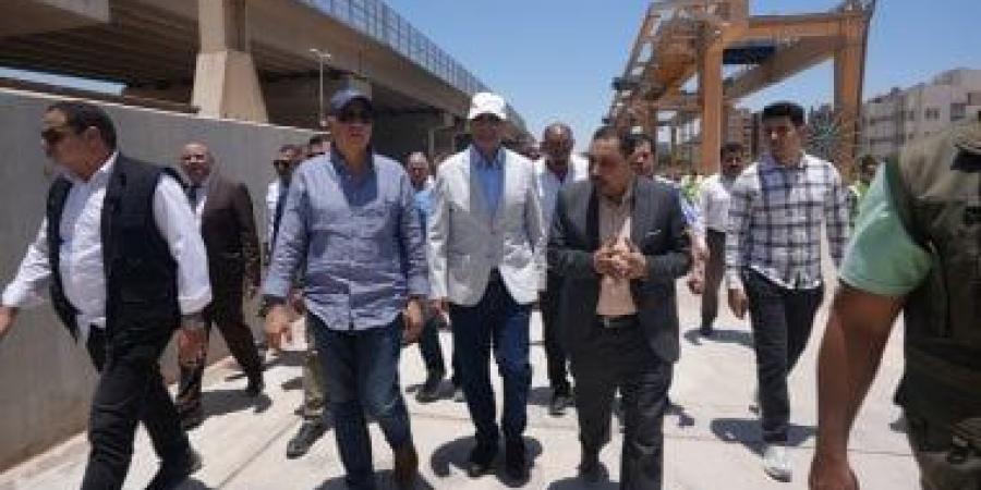 وزير الرى والمحافظ يتفقدان قناطر أسيوط الجديدة والمحطة الكهرومائية.. فيديو