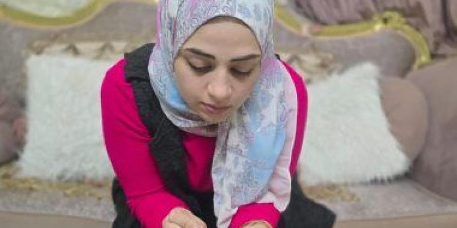 قصة نجاح منة الإسكندانى فى تصنيع المشغولات اليدوية من الخرز بالمحلة