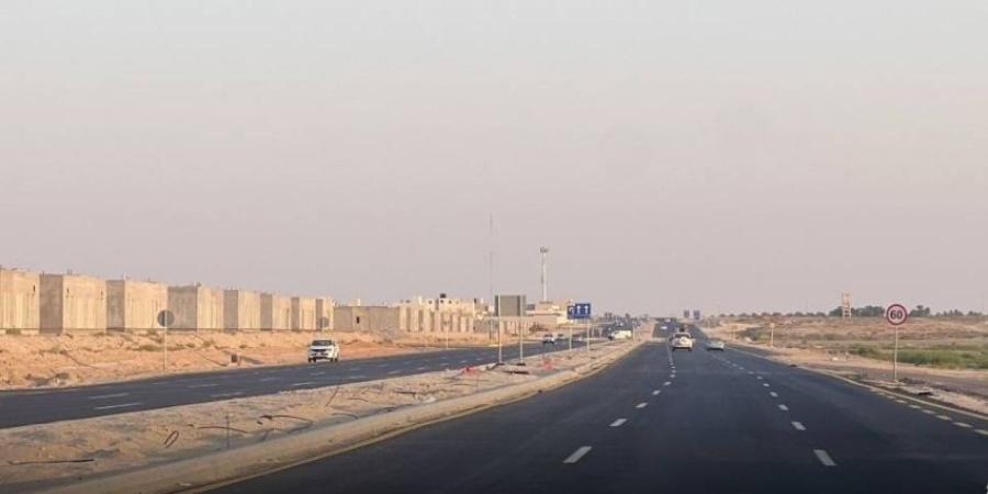 أمانة الأحساء تواصل أعمالها في صيانة وتطوير طريق جبل الأربع