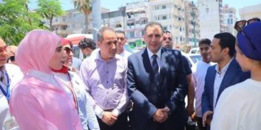 محافظ دمياط يتفقد قافلة الصحة تزامنًا مع الاحتفال باليوم العالمي للتبرع بالدم