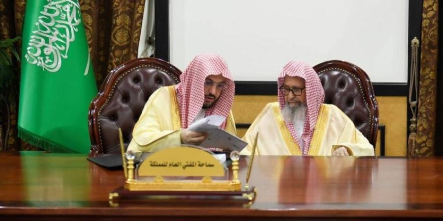 المفتي العام يباشر عمله في الطائف