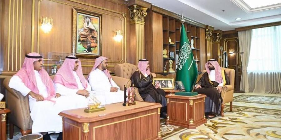 أمير جازان يطلع على التقرير السنوي لفرع المركز الوطني لتنمية الغطاء النباتي للعام 2025